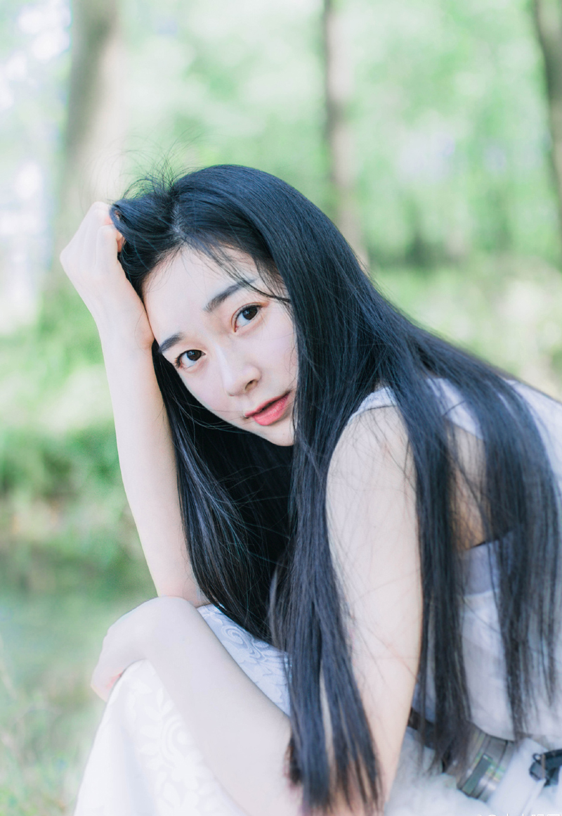 法正默默地摇了摇头，目光在这一群人身上逡巡着，蜀中世家，连刘璋都能把他们折腾的半死，竟然还敢贼心不死，真是不知死活！